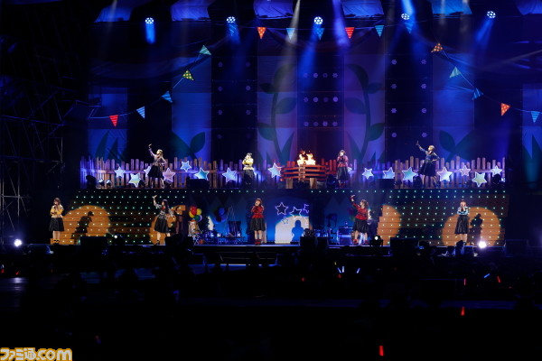 『アイマス ミリオンライブ!』7thライブ公演1日目リポート。1年越しに実現した初の野外単独公演でアツく燃え上がる