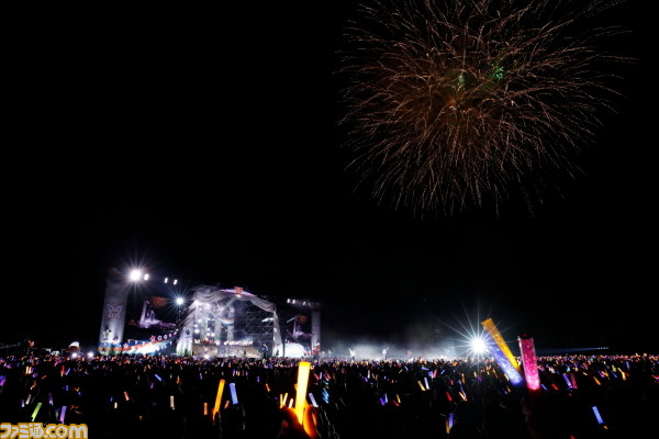 『アイマス ミリオンライブ!』7thライブ公演1日目リポート。1年越しに実現した初の野外単独公演でアツく燃え上がる