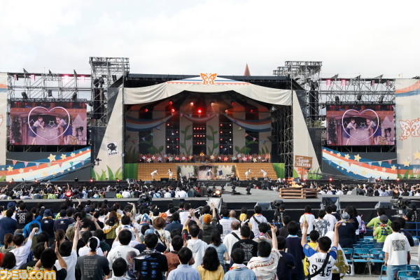 『アイマス ミリオンライブ!』7thライブ公演2日目リポート。開放感たっぷりの野外ライブは、燃えるような熱気に包まれる