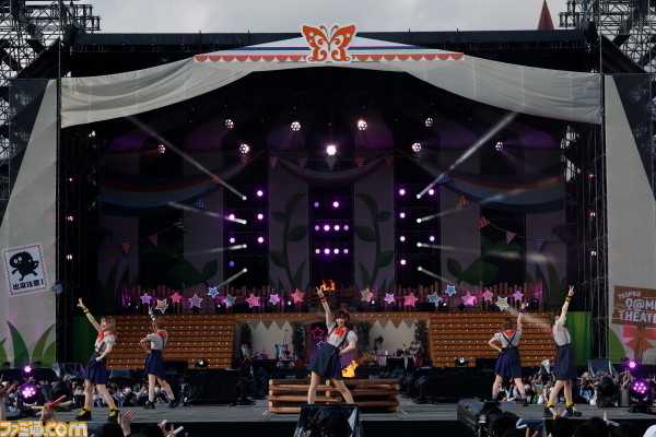 『アイマス ミリオンライブ!』7thライブ公演2日目リポート。開放感たっぷりの野外ライブは、燃えるような熱気に包まれる