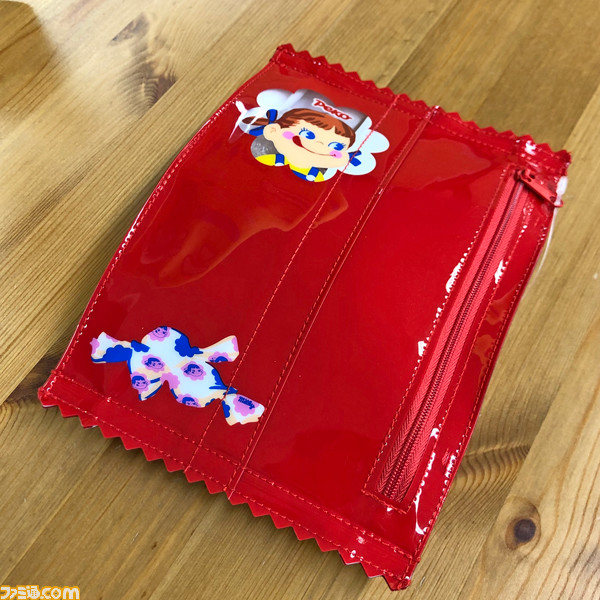 ペコちゃん ミルキーのパッケージを模したポーチ キャンディの包装紙をイメージしたクッションが登場 ファミ通 Com ペコちゃん ミルキーのパッケージを模したポーチ キャンディの包装紙をイメージしたクッションが登場 ファミ通 Com