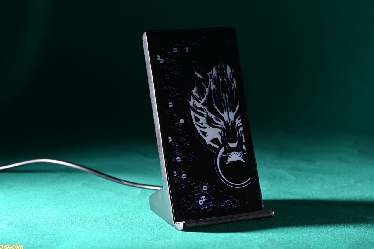 FF7』デザイン性も追求した光るワイヤレス充電器4種が登場！ 充電するたびに「きれいだ」と言ってしまう輝き |  ゲーム・エンタメ最新情報のファミ通.com