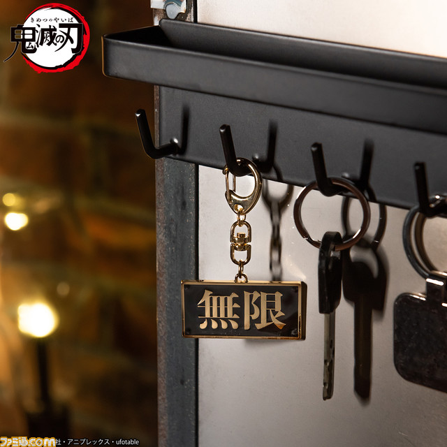 アニメ『鬼滅の刃』無限列車をモチーフにしたアクセサリースタンド&プレートキーホルダーが登場。予約受付中