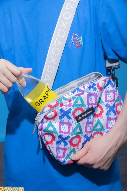 “PlayStation”のバッグシリーズ待望の第二弾が10月8日より発売！ お馴染みの“△◯✕▢”マークをオリジナルの多彩なグラフィックアートデザインに落とし込み