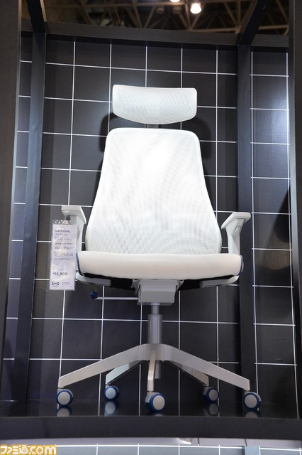 イケアのゲーミングチェアは4999円から。東京ゲームショウ初出展のブースは白と黒のおしゃれ空間だったしサメもいた【TGS2021】