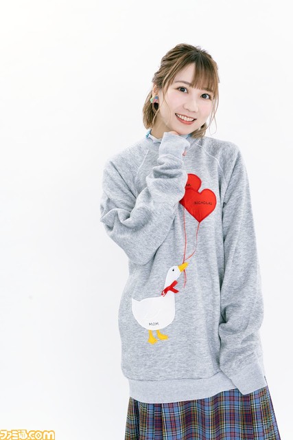 ニトリのゲーミングアイテムはコスパがよすぎ! ゲーム好き声優の夏川椎菜がその性能を体験【プレゼントあり】