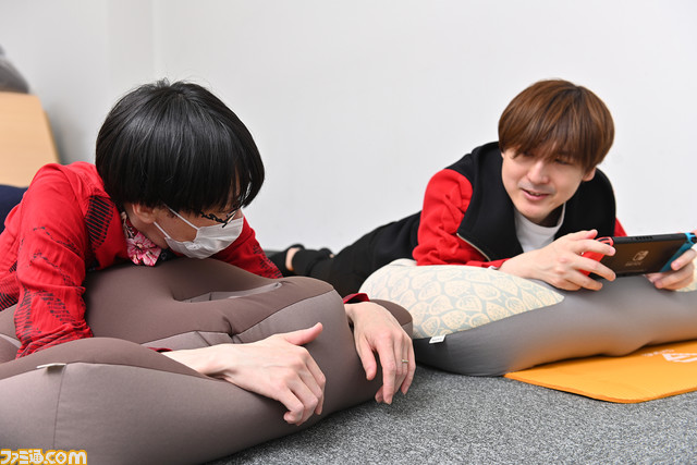 『ねおちピロー』うつ伏せゲーミングクッションをDETONATORのYamatoNがテスト。体を休めながら本気でゲームできるデバイスであると判明【もこもこカバーでかわいく変身】