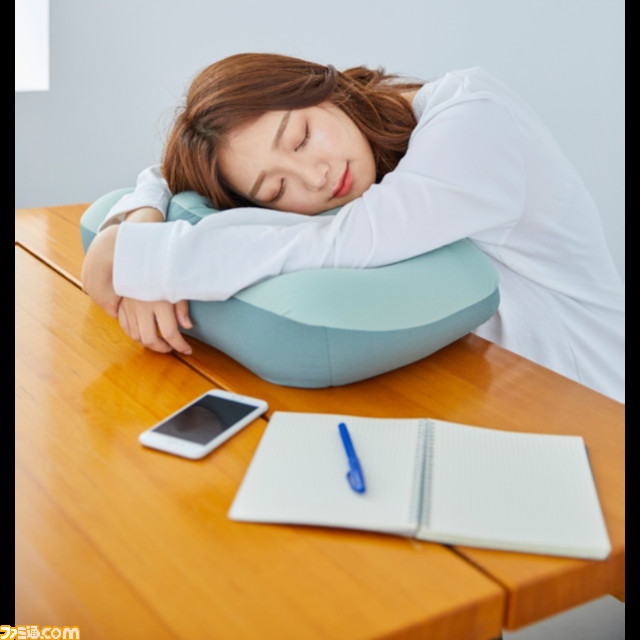 『ねおちピロー』うつ伏せゲーミングクッションをDETONATORのYamatoNがテスト。体を休めながら本気でゲームできるデバイスであると判明【もこもこカバーでかわいく変身】