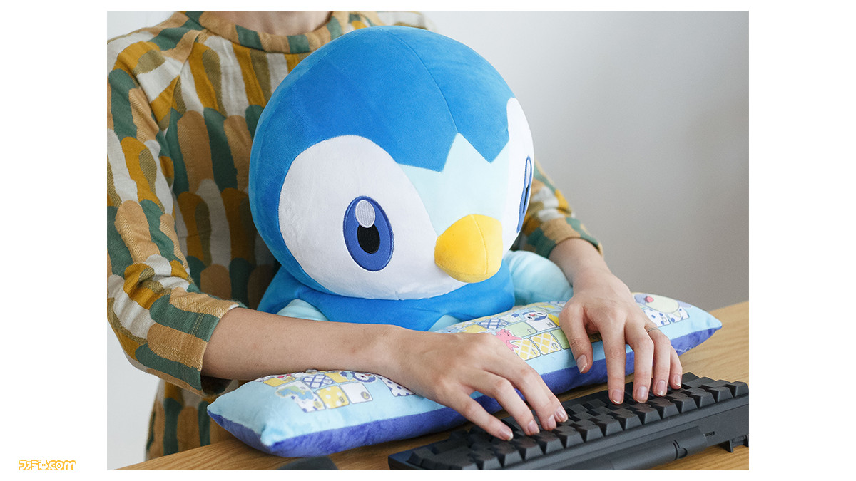 ポケモン ポッチャマ のぬいぐるみとアームレストのセットが登場 アームレストにはタマンタ ブイゼルなどかわいいみずポケモンたちがデザイン ゲーム エンタメ最新情報のファミ通 Com