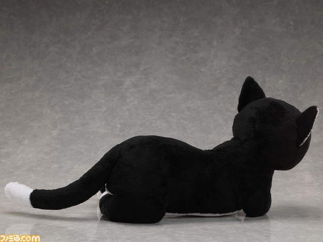 『十三機兵防衛圏』より“しっぽ 1/1 ポージングぬいぐるみ”が予約開始。するどい目つきや毛並みを丁寧に表現