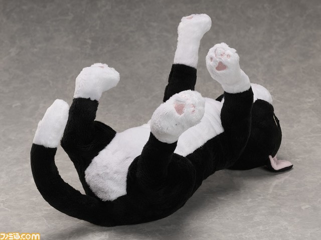 『十三機兵防衛圏』より“しっぽ 1/1 ポージングぬいぐるみ”が予約開始。するどい目つきや毛並みを丁寧に表現