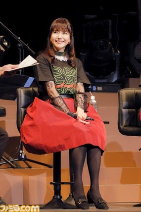 『ダンガンロンパ』10周年イベント夜公演リポート。緒方恵美や豊口めぐみなど声優陣による朗読劇や楽曲ライブなど盛りだくさん。スパチュン×トゥーキョーゲームスの新作『レインコード』の映像も