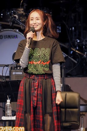 『ダンガンロンパ』10周年イベント夜公演リポート。緒方恵美や豊口めぐみなど声優陣による朗読劇や楽曲ライブなど盛りだくさん。スパチュン×トゥーキョーゲームスの新作『レインコード』の映像も