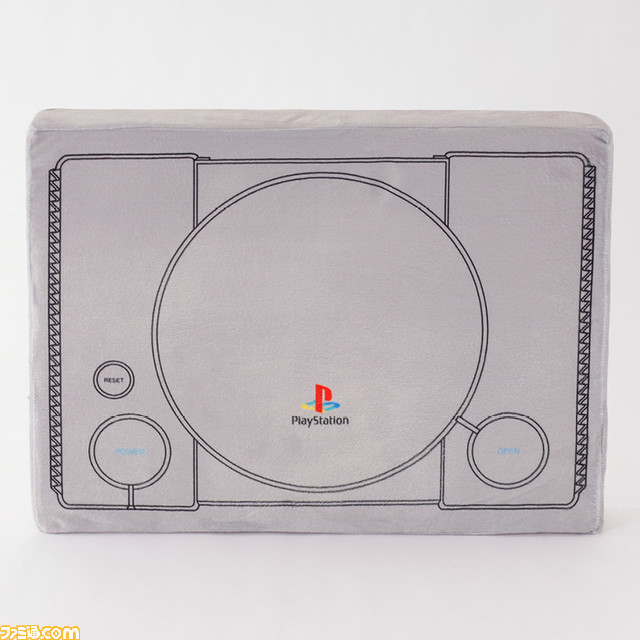 PSモチーフのクッションがしまむらオンラインストアで12月18日9時より予約販売。コントローラー型は幅55センチのビッグサイズ【プレイステーション】