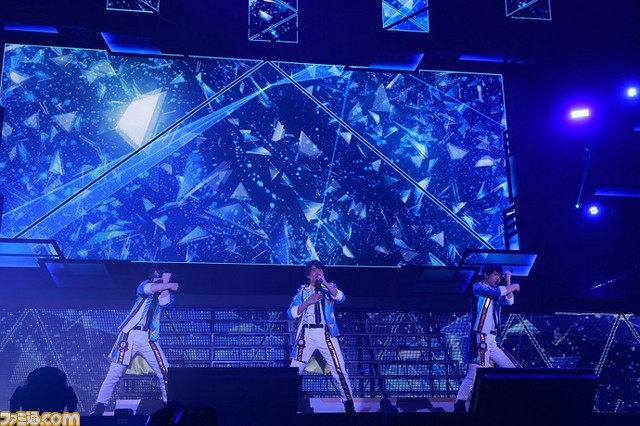 『アイドルマスター SideM』6thライブツアー東京公演1日目のオフィシャル写真とセットリストが公開。『アイマス』シリーズ15周年記念曲『なんどでも笑おう』の披露も