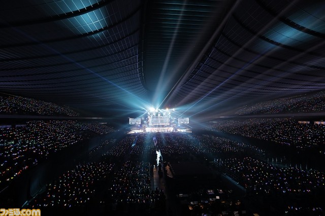 『アイドルマスター SideM』6thライブツアー東京公演1日目のオフィシャル写真とセットリストが公開。『アイマス』シリーズ15周年記念曲『なんどでも笑おう』の披露も