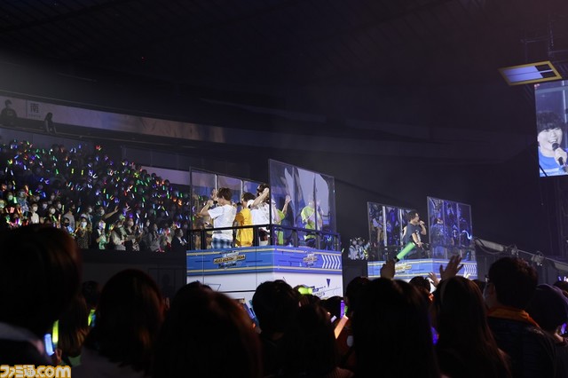 『アイドルマスター SideM』6thライブツアー東京公演1日目のオフィシャル写真とセットリストが公開。『アイマス』シリーズ15周年記念曲『なんどでも笑おう』の披露も