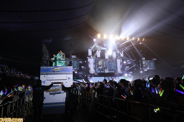 『アイドルマスター SideM』6thライブツアー東京公演1日目のオフィシャル写真とセットリストが公開。『アイマス』シリーズ15周年記念曲『なんどでも笑おう』の披露も