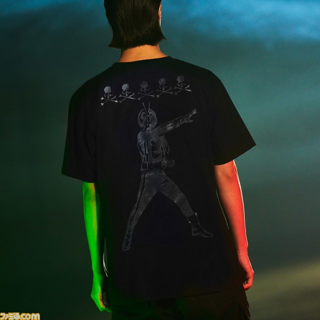 仮面ライダー生誕50周年×マスターマインド・ジャパンコラボ記念の“全身黒”の仮面ライダー新1号フィギュアやオリジナルTシャツ、フーディー、コーチジャケットが販売