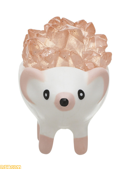 鉱石を背負ったかわいくきれいなハリネズミ“鉱石ねずみ”がカプセルトイで発売。キラキラ輝く鉱石部分が幻想的