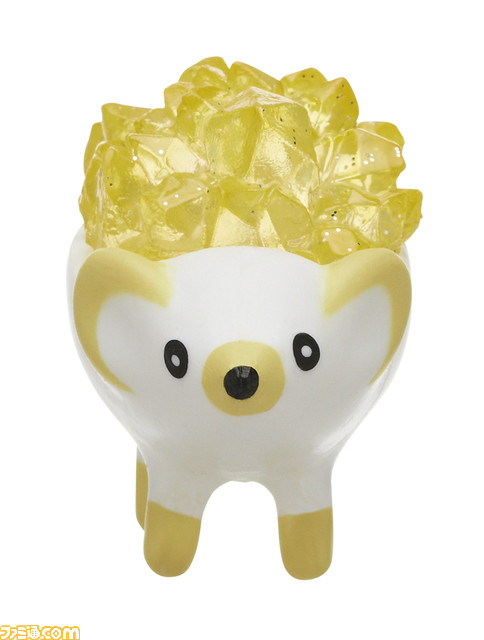 鉱石を背負ったかわいくきれいなハリネズミ“鉱石ねずみ”がカプセルトイで発売。キラキラ輝く鉱石部分が幻想的
