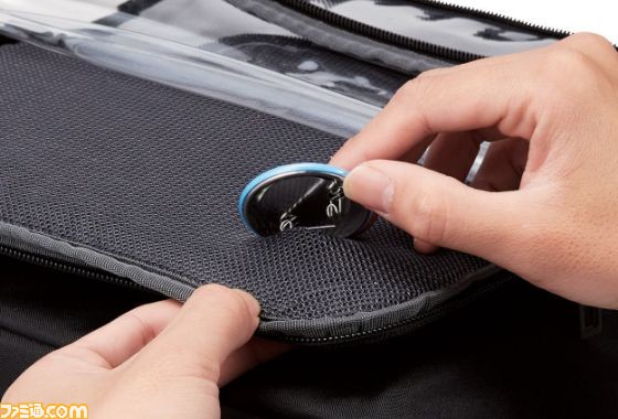 推しといつも一緒にいられる“推しごとバッグ”が発売！ “お仕事”と“推しごと”両方に必要な収納力と機能を兼ね備えた可動式の透明窓構造バッグ