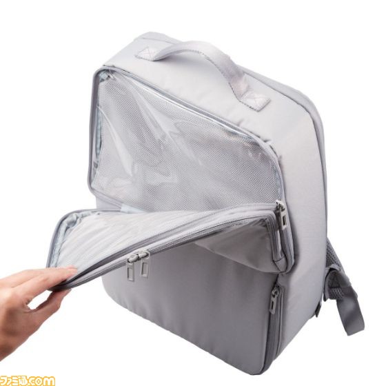 推しといつも一緒にいられる“推しごとバッグ”が発売！ “お仕事”と“推しごと”両方に必要な収納力と機能を兼ね備えた可動式の透明窓構造バッグ