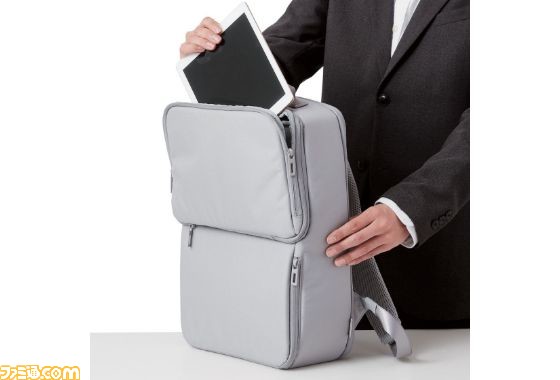 推しといつも一緒にいられる“推しごとバッグ”が発売！ “お仕事”と“推しごと”両方に必要な収納力と機能を兼ね備えた可動式の透明窓構造バッグ