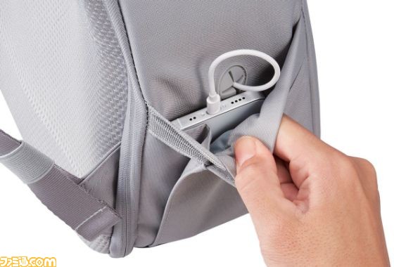 推しといつも一緒にいられる“推しごとバッグ”が発売！ “お仕事”と“推しごと”両方に必要な収納力と機能を兼ね備えた可動式の透明窓構造バッグ