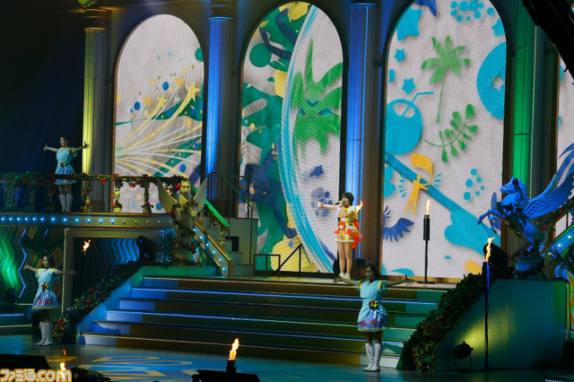 『アイマス シンデレラガールズ』10周年ライブツアー沖縄公演(Tropical Land)1日目リポート。トロピカルな楽曲の数々で、観客の心と体をアツくさせる