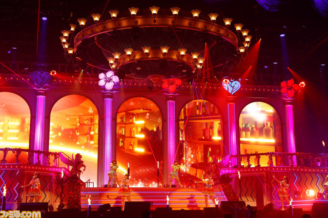 『アイマス シンデレラガールズ』10周年ライブツアー沖縄公演(Tropical Land)1日目リポート。トロピカルな楽曲の数々で、観客の心と体をアツくさせる