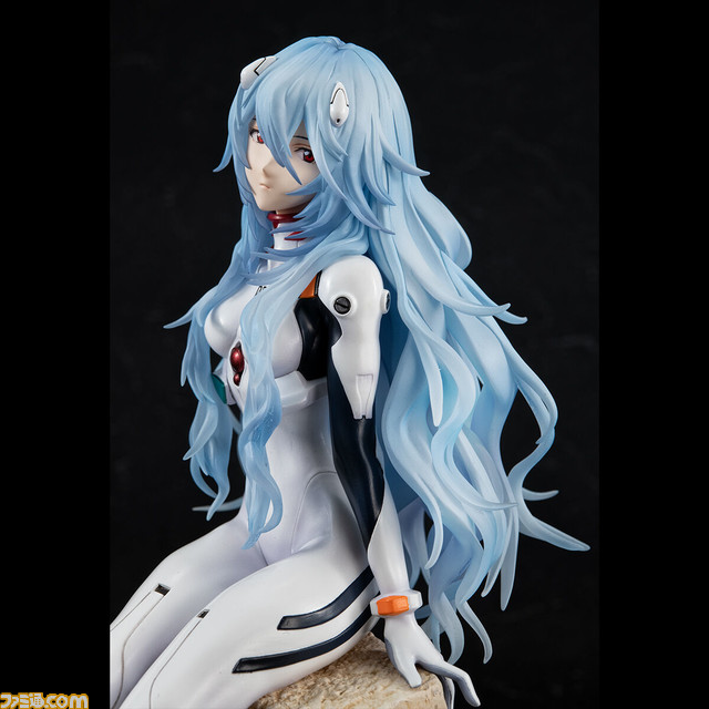 『シン・エヴァンゲリオン劇場版』綾波レイのフィギュアが本日(2/4)より予約開始。綾波のイメージを変える長い髪の造形に注目