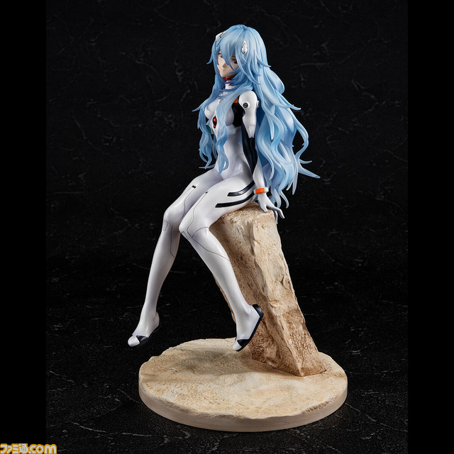 『シン・エヴァンゲリオン劇場版』綾波レイのフィギュアが本日(2/4)より予約開始。綾波のイメージを変える長い髪の造形に注目