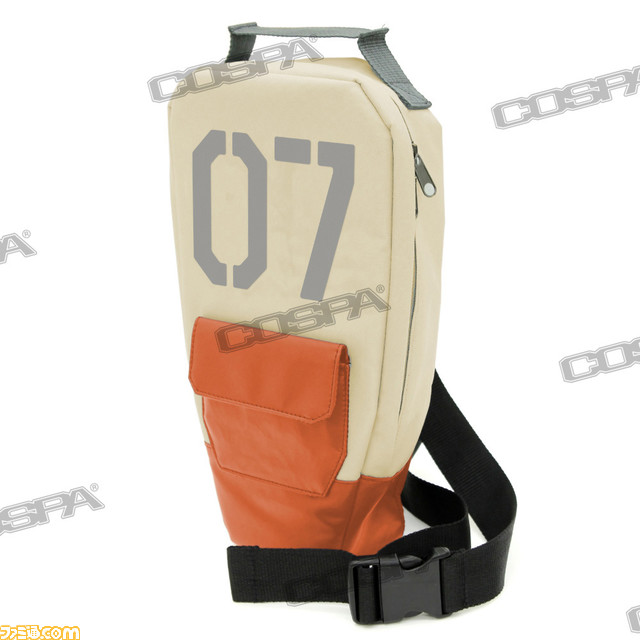 『ガンダム』陸戦型ジムのシールドがバッグになって登場。地球連邦軍とジオン軍をモチーフにしたアウトドアキャップも発売