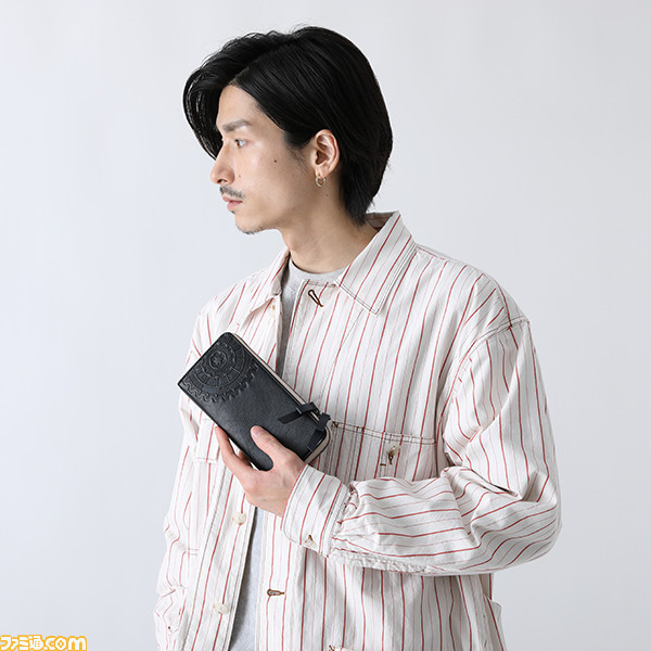 『Rewrite』千里朱音のコラボアイテムが登場。魔法陣やローブ姿をイメージした腕時計、バッグ、財布がラインアップ