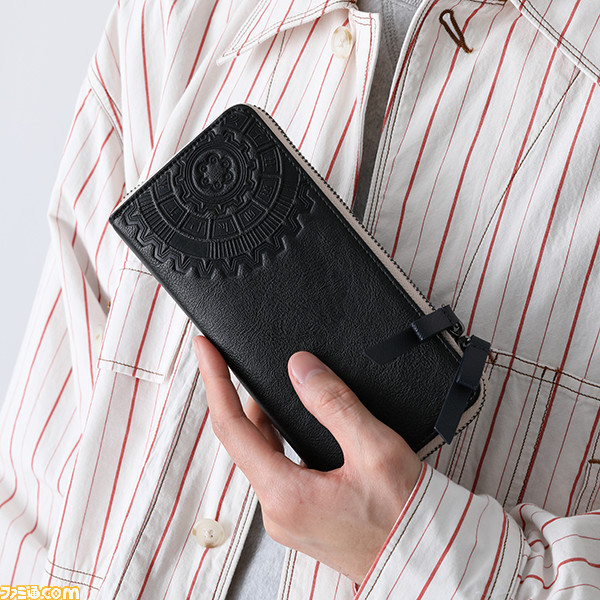 『Rewrite』千里朱音のコラボアイテムが登場。魔法陣やローブ姿をイメージした腕時計、バッグ、財布がラインアップ