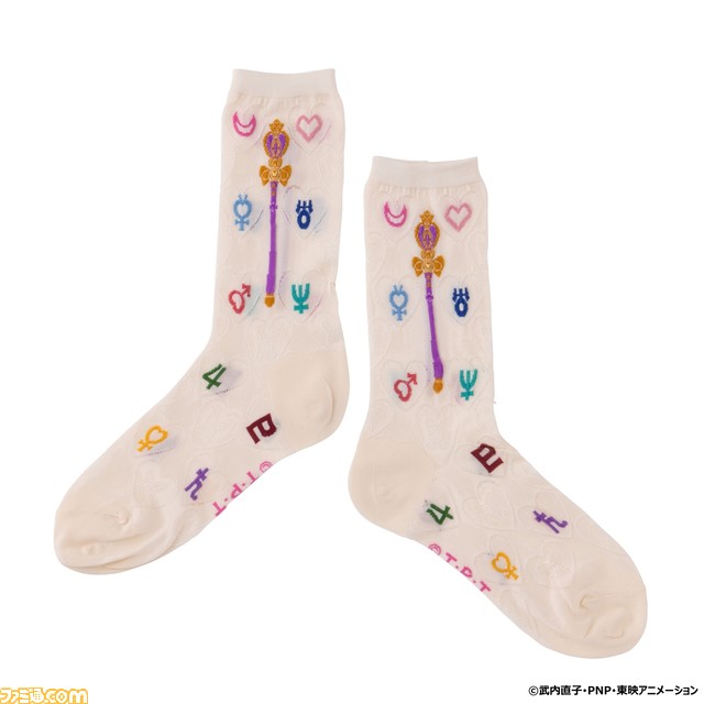 『セーラームーン』とANNA SUIがコラボ。守護星マークや変身アイテムをデザインしたバッグ、ピアス、ワンピース、ペット服など、全48種が発売【セーラー戦士に蝶の羽】