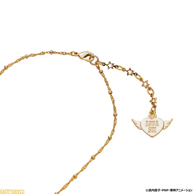 『セーラームーン』とANNA SUIがコラボ。守護星マークや変身アイテムをデザインしたバッグ、ピアス、ワンピース、ペット服など、全48種が発売【セーラー戦士に蝶の羽】