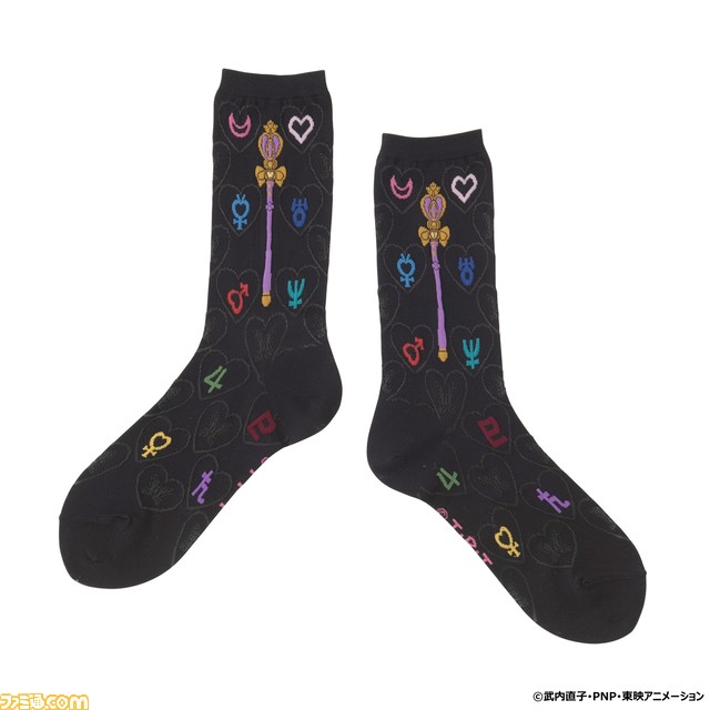 『セーラームーン』とANNA SUIがコラボ。守護星マークや変身アイテムをデザインしたバッグ、ピアス、ワンピース、ペット服など、全48種が発売【セーラー戦士に蝶の羽】