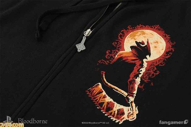『ブラッドボーン』&『ゴッド・オブ・ウォー』オリジナルのファスナーチャーム付きパーカーが発売。Tシャツやピンバッジなどのグッズも販売中