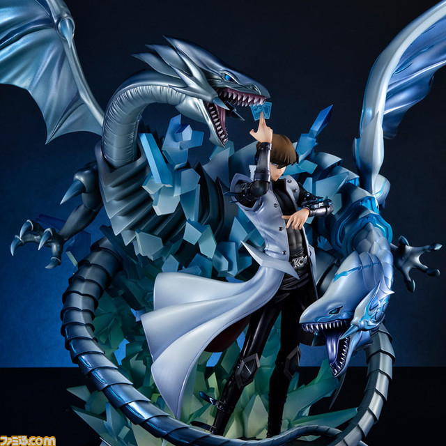 『遊☆戯☆王』青眼の白龍、青眼の亜白龍を従えた“海馬瀬人”がフィギュア化! 作品の世界観を凝縮した空間構成、エッジの効いた造形と彩色を高次元で融合させ立体化