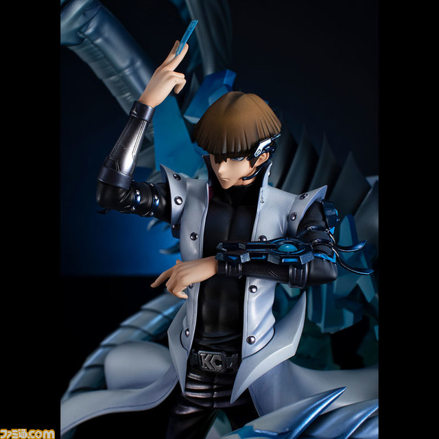 『遊☆戯☆王』青眼の白龍、青眼の亜白龍を従えた“海馬瀬人”がフィギュア化! 作品の世界観を凝縮した空間構成、エッジの効いた造形と彩色を高次元で融合させ立体化