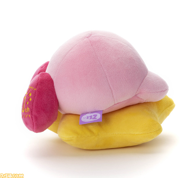 『星のカービィ』カービィが気持ちよさそうにすやすや眠る姿のぬいぐるみやボールチェーン付きのぬいぐるみマスコットが30周年記念仕様で登場!