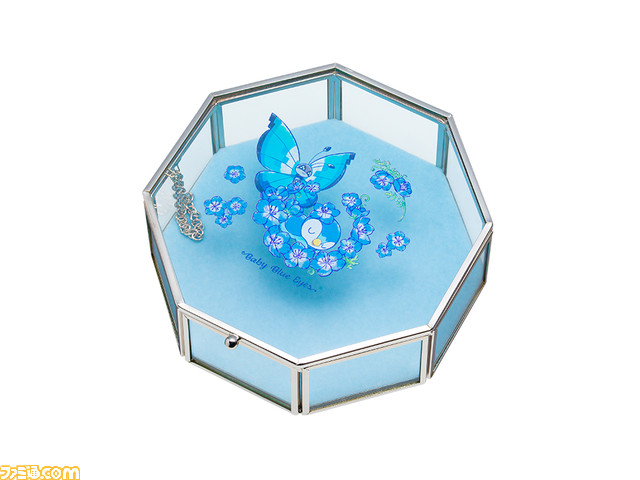 『ポケモン』ネモフィラの花に囲まれたポッチャマたちの新グッズが本日発売。ティーポットやアクセサリーなどこの春を彩る華やかなアイテム！