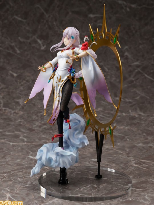 リゼロ』エミリアが高級感のある純白のチャイナドレス姿で