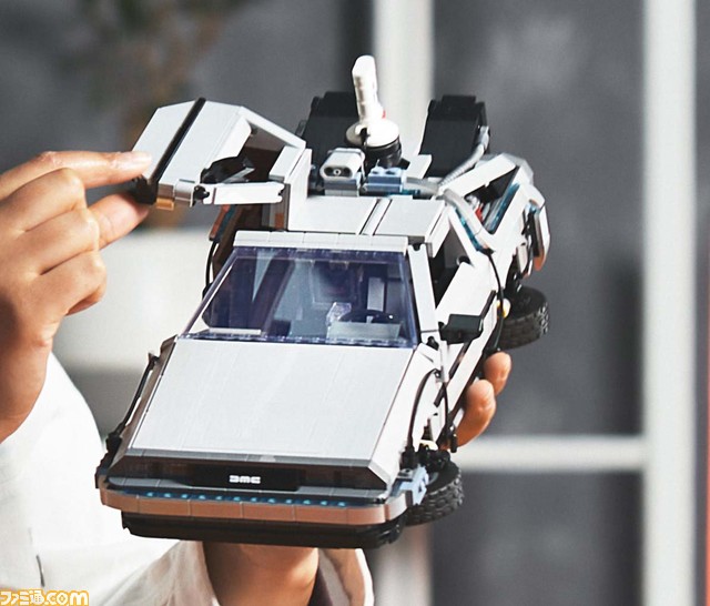 『バック・トゥ・ザ・フューチャー』デロリアンのディテールを忠実に再現したレゴが登場。光る時限装置やタイムサーキット、バナナや空き缶も付属