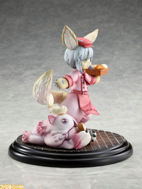 『メイドインアビス』“ナナチ&ミーティ”描き下ろしイラストのフィギュアが登場。あみあみ限定でA6サイズのミニアクリルキャラクタープレートも付属