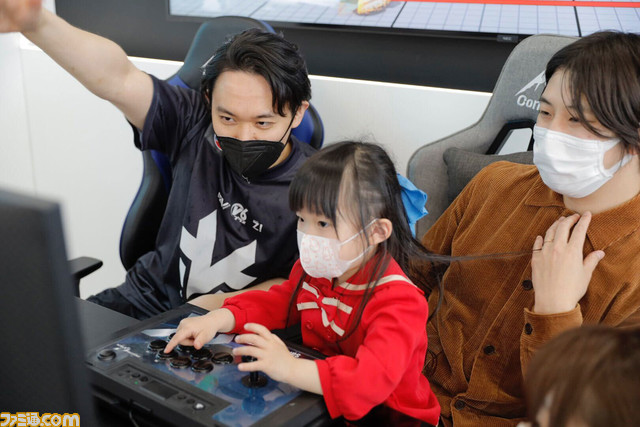 sako、りゅうせい、ときど、ボンちゃんがファンと触れ合った“v6プラス FAV Rohto Z!ファンミーティング”を多数の写真を交えてリポート