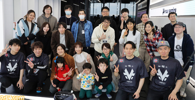 sako、りゅうせい、ときど、ボンちゃんがファンと触れ合った“v6プラス FAV Rohto Z!ファンミーティング”を多数の写真を交えてリポート