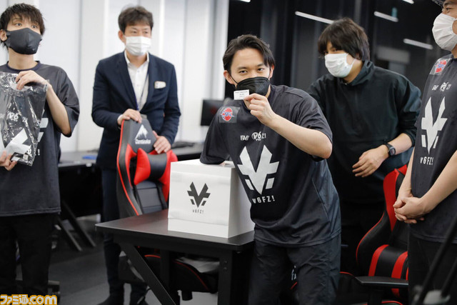 sako、りゅうせい、ときど、ボンちゃんがファンと触れ合った“v6プラス FAV Rohto Z!ファンミーティング”を多数の写真を交えてリポート